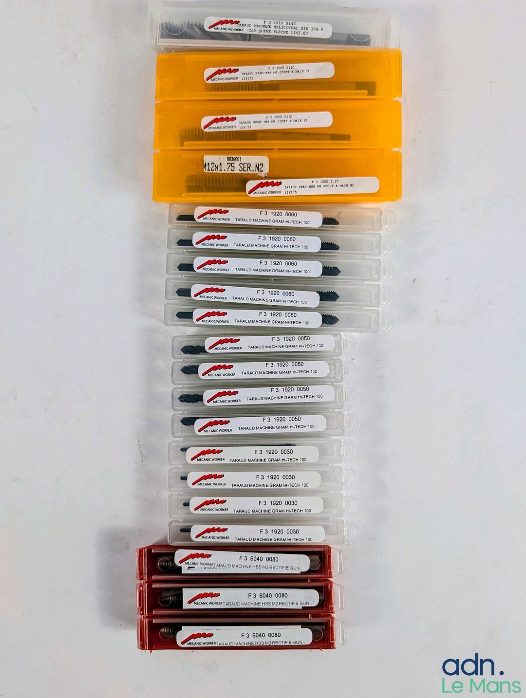 Lot de 20 tarauds machine.