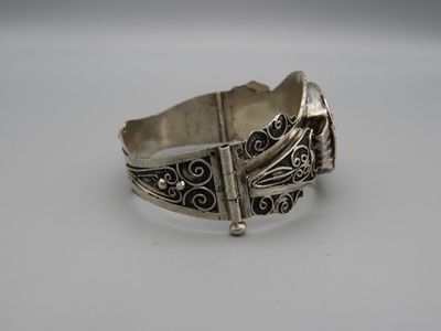 Bracelet en argent 800 articulé à motifs floraux - Élégance intemporelle