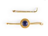 une paire de broches de revers ornées de lapis-lazuli et de diamants