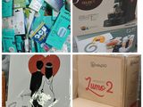 de nombreuses photos différentes d'un couple se tenant la main, présentées dans une boîte