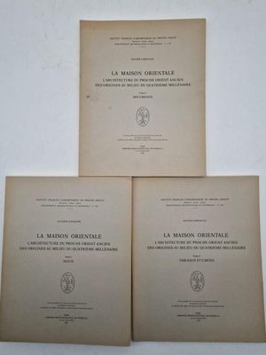 trois pages d'un livre sur lesquelles figure la photo d'un homme