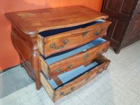 Commode tombeau en merisier ouvrant à trois tiroirs - XVIIIè… (photo 2)