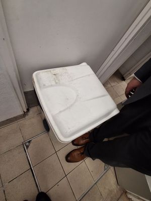 Poubelle à pédale en PVC blanc
