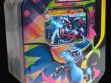Jeu de cartes à collectionner Pokémon présenté dans une boîte métallique sur fond noir