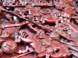 a lot of carvings that are on the table