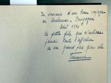 une photo d'une feuille de papier à laquelle est attachée une note