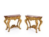 paire de tables d'appoint de style Louis XVI en gilpwood et marbre
