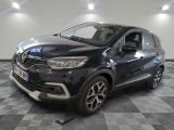 Le nouveau SUV Renault Kad est garé dans un showroom.