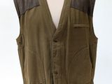 une photo d'un gilet posé sur un mannequin, sur fond blanc