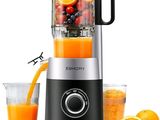 un mixeur, avec un verre de jus d'orange à côté