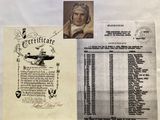une vieille photo d'une femme en uniforme de pilote et un certificat
