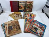 Plusieurs livres pour enfants sont posés sur une surface blanche