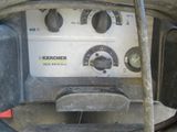 l'image d'une machine posée sur le sol