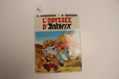 La couverture du livre « L'Odyssée d'Astérix » est accrochée au mur.