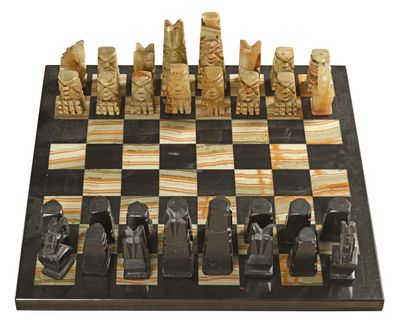 un échiquier sur lequel est disposée une partie d'échecs