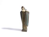 l'image d'une statue représentant une femme tenant un bébé dans ses bras