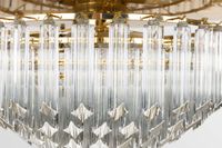Plafonnier ou lustre, en laiton avec verre « Quadriedri ». (photo 4)