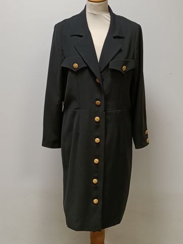 Marie CLEMENCE - Robe en crèpe noire. T42. On y joint une robe à 