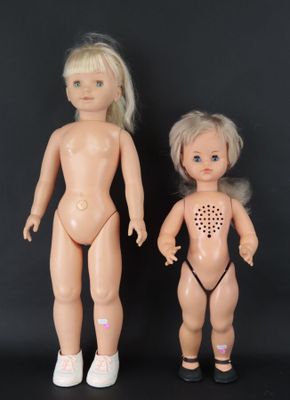 Lot de 2 poupées : Bella marchante (haut.