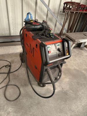 une soudeuse qui traîne dans le garage