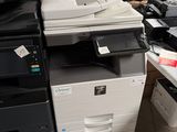 a lot of office equipment that are sitting on the floor