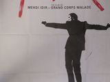 une image représentant une affiche de film sur laquelle figure un homme debout sur un skateboard