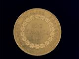une image représentant une pièce d'or surmontée d'une couronne