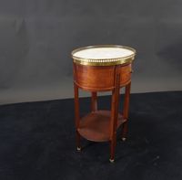 Petite table de salon ovale en acajou et placage d'acajou. (photo 2)