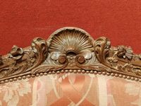 Canapé et paire de fauteuils en noyer mouluré et sculpté, mo… (photo 6)