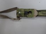 un gros plan d'une ceinture dans laquelle est glissé un couteau