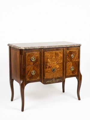 une image d'une petite commode avec un plateau en marbre
