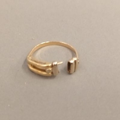 Bague en or jaune et blanc 18K, accidentée, à ressoudée, - Photo 1