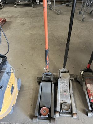 a lot of tools that are sitting on the floor