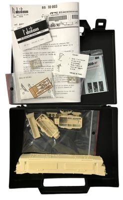 une boîte contenant une maquette de train
