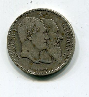 une vieille pièce de monnaie représentant un homme et une femme
