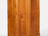 une image représentant une armoire en bois avec une porte