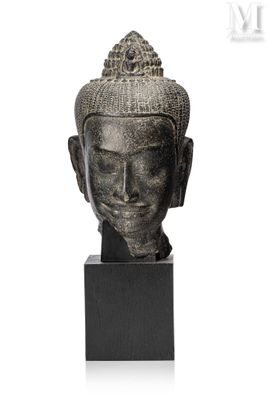 an image of a statue of a person with a hat on it ' s head