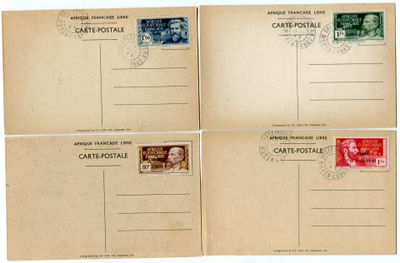 trois vieilles cartes postales affranchies, empilées les unes sur les autres