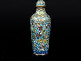 Vase chinois en émail closé, orné d'un motif floral sur fond bleu