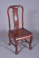 CHINE, Lot de 8 chaises en "bois de Hongwu" sculpté et moulu…