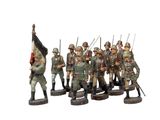 les figurines de soldats sont alignées en rang