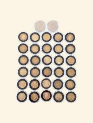 Collection de 30 médailles souvenirs présentées sous leurs e…