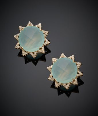 une paire de boucles d'oreilles en chalcéite turquoise et diamants