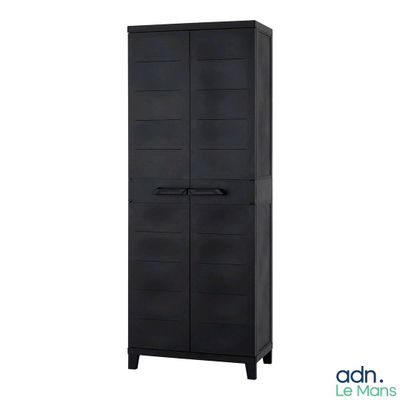 Cette armoire haute est en bois et présente une finition noire.