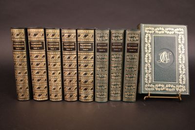 six livres sont alignés sur une table