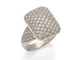 une bague en diamant et or blanc, signée Van Cleef