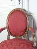 PAIRE DE FAUTEUILS en bois naturel mouluré et sculpté à doss… (photo 6)