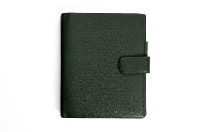 LOUIS VUITTON Couverture de carnet d'adresse en cuir vert sa…