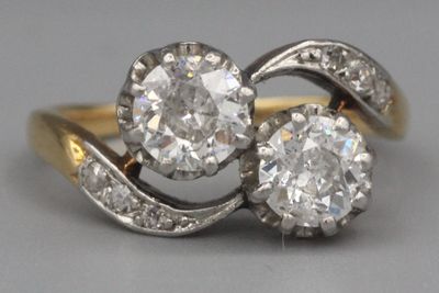 Bague Toi et Moi en or et platine ornée de deux diamants pri…