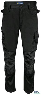 un gros plan sur un pantalon noir sur fond blanc